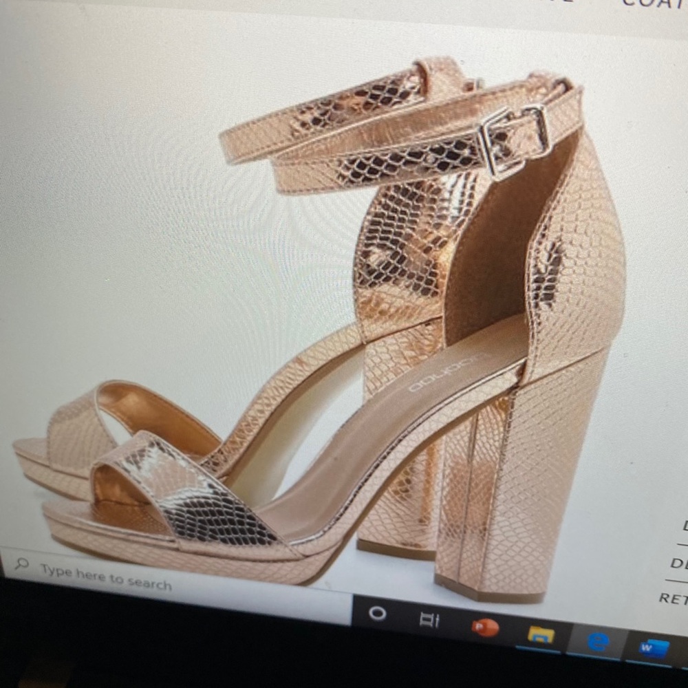 💕Beautiful Platform shoes rose gold 💕